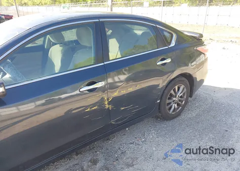 2015 Nissan Altima 2.5 S z USA, uszkodzony, nr VIN 1N4AL3AP5FC474130